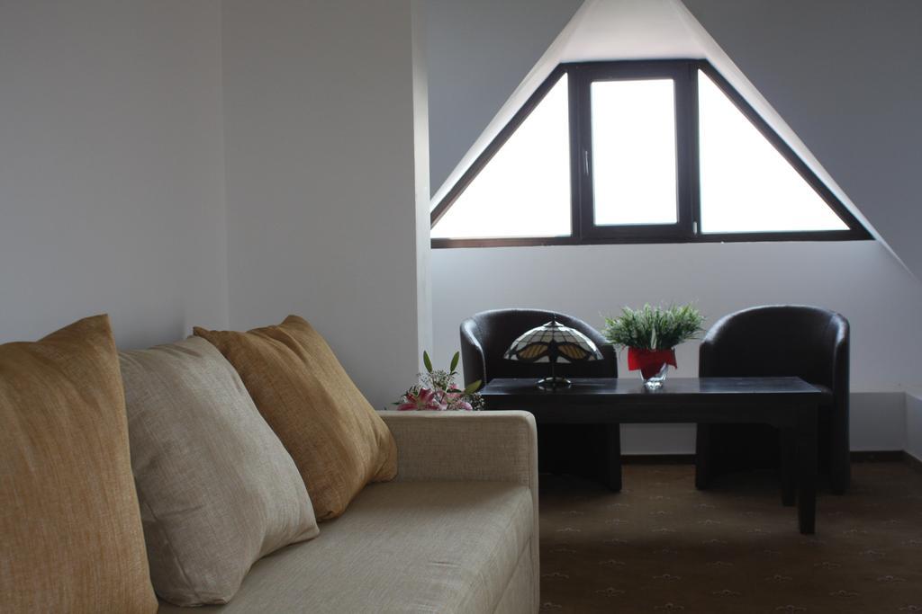 Pensiunea Clasic Curtea De Arges Room photo